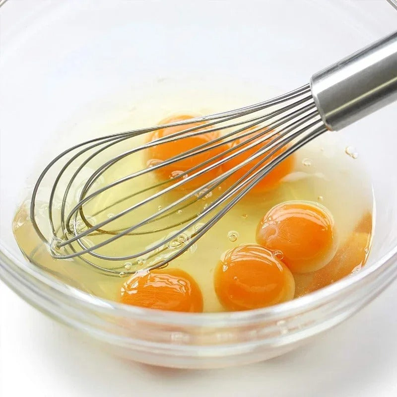 cinq-oeufs-saladier-fouet