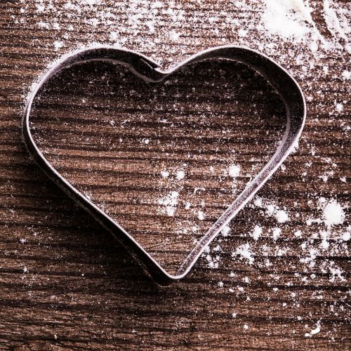 emporte-piece-coeur-table-en-bois